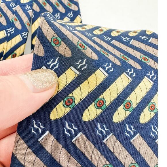 Vicky Davis "Light Up" cigar pattern designer vintage 100% silk tie 4" w - Picture 5 of 6